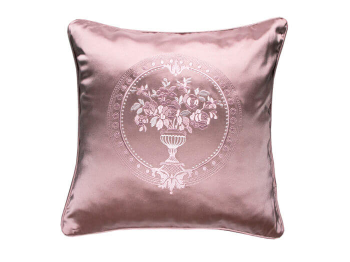 Декоративная подушка блестящая розовая с узором
